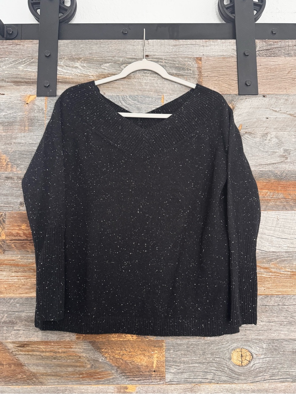 525 America Cashmere Black Speckled V-Neck Knit Sweater